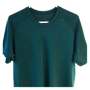 Lululemon Metal Vent Short Sleeve Short.